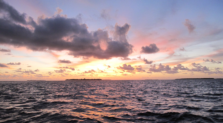 密度帕茹岛日落图片